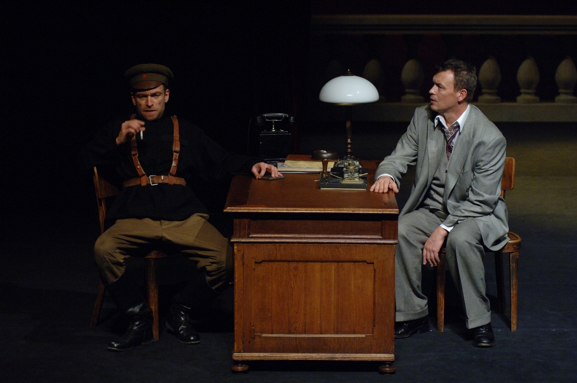 Mariusz Bonaszewski (Rudolf Wolf), Jan Frycz (Iwan Zachedrynski). Fot. Stefan Okołowicz