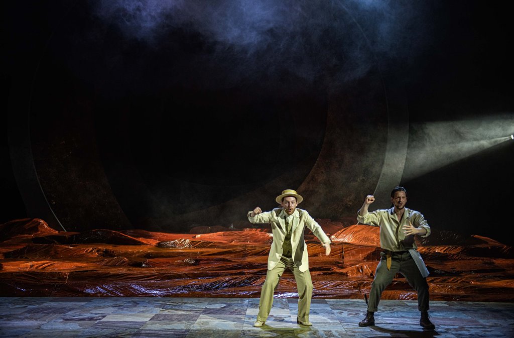 Piotr Kramer (Michel Fitzhubert), Mateusz Kmiecik (Stangret Albert). Fot. Magda Hueckel 